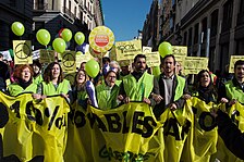 https://upload.wikimedia.org/wikipedia/commons/thumb/3/38/Greenpeace_Climate_March_2015_Madrid.jpg/224px-Greenpeace_Climate_March_2015_Madrid.jpg